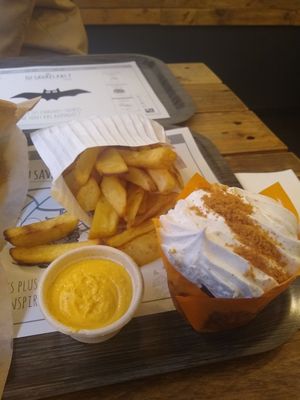Carrot cake and fries at GreenBurger in Liege