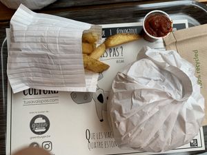 Great way to wrap the burgers at GreenBurger in Liege