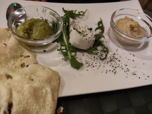 Hummus con stracchino at Nirvana in Florence
