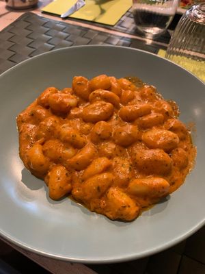 Gnocchis al pesto rosso 10€ at Nirvana in Florence