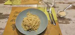 Carbonara vegana at Nirvana in Florence