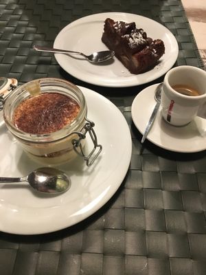 Fabulous tiramisu & chocolate with pear cake at Nirvana in Florence