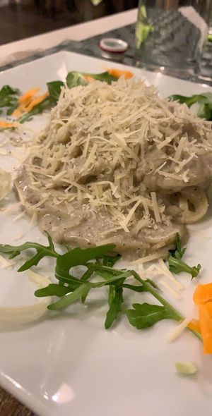 Tagliatelle pasta with truffle sauce (vegan) at Nirvana in Florence