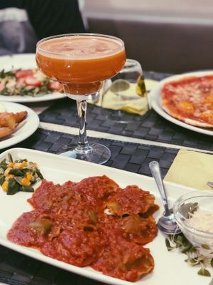 Vegan ravioli, vegan pizza and the juice of the day :) at Nirvana in Florence