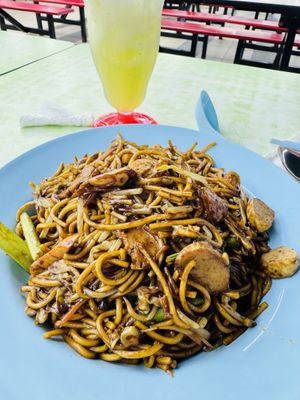 Fried noodles  at Liew Chai Vegetarian in Kota Kinabalu