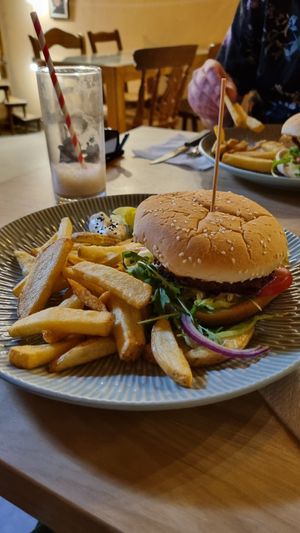 Infinity burger (very simple, a bit dry) at The Kasbar in 