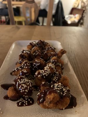 Alitas de “pollo” (coliflor) at The Kasbar in 