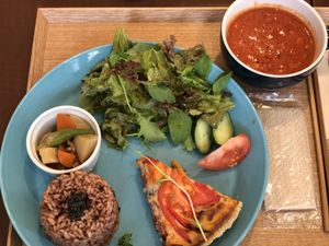 I recommend the tomato quiche set.  at Thallo in Kobe