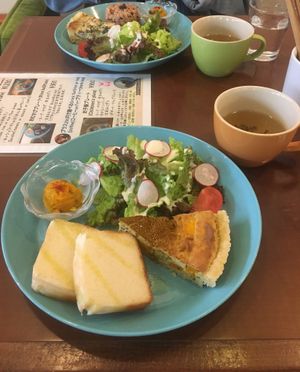 Curry quiche with rice flour bread at Thallo in Kobe
