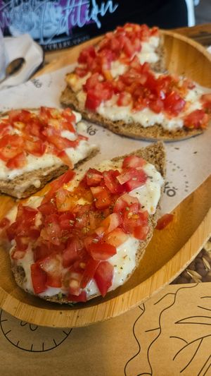 Tostadas con queso y tomate at Katako Veg in Santiago