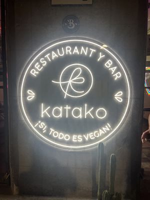 10/10, desde Concepción probando locales veganos y KATAKO nunca decepciona. Desde la atención, fachada del local, y platos que tienen un sabor uuuuuufffff  at Katako Veg in Santiago