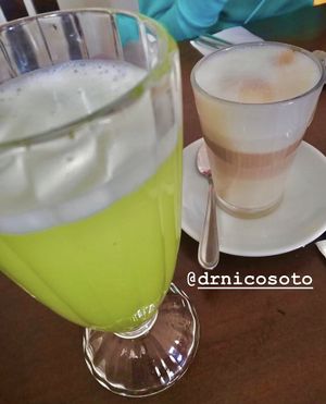 Limonada y café Latte  at Katako Veg in Santiago