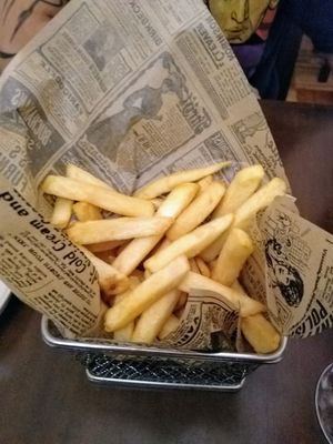 Porción de papas fritas para picar at Katako Veg in Santiago