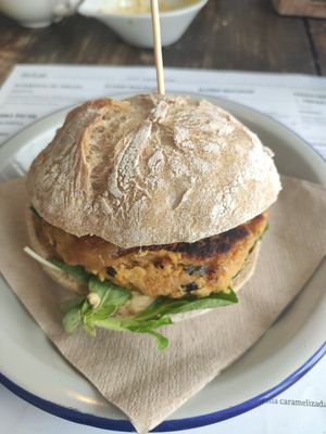 Hamburguesa vegana at etel&pan in Fisterra