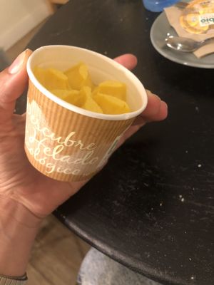 Helado vegano de mango at etel&pan in Fisterra