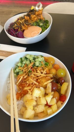 sushi rice, tomato, cucumber, pineapple, vegan sashimi, fries  at Poké Perfect - Prinsengracht in Amsterdam