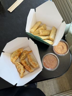 Gyoza und Frühlingsrollen mit Sweet Chilli Sauce  at Poké Perfect - Prinsengracht in Amsterdam