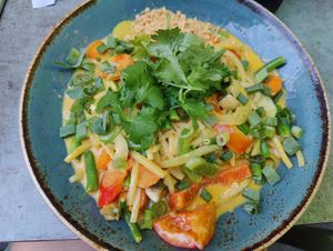 Reisnudeln mit Thai-Curry und Erndusssoße at Kittichai - Ehrenstr in Cologne