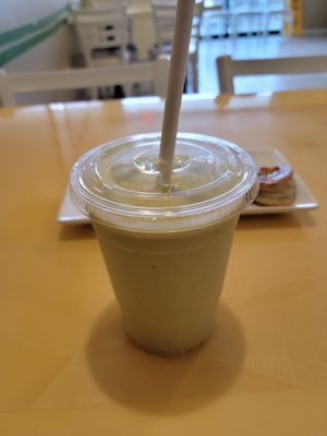 Avocado smoothy at Vegan Tree in Matawan