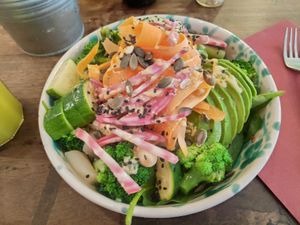 nice raw vegan bowl at La Casa di Nonna in Cannes