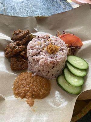 Nasi Lemak con tempeh at Indah Cafe in Kuching