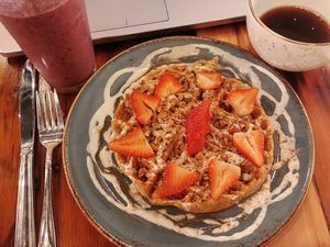 Tree Hugger waffle and blueberry basil smoothie at Surya Cafe in Fitchburg