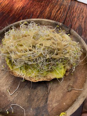 vegano avocado toast at Mahalo in Panama City