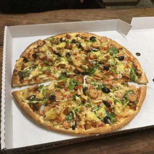 The largest size ‘everything’ pizza at Hilton Pizza in Hilton