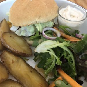 Burger “beef” or “chicken” style  at Green Love in Marseille