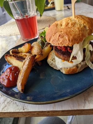 Le grec burger with seitan patty at Green Love in Marseille