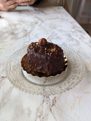 Ferrero Rocher cheesecake at Green Love in Marseille