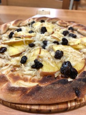 Caramelized cinnamon apple pizza at Farmer's Kitchen in Hualien