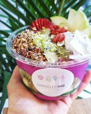 Pink pataya smoothie bowl at Smoothme Superfood Bar in Melbourne