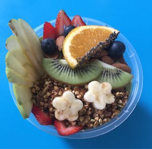 Macho Man bowl with granola and fruit topping at Smoothme Superfood Bar in Melbourne