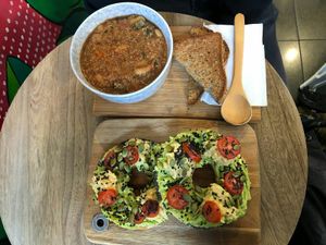 Recommendable quinoa soup and avocado bagle with humus at Smoothme Superfood Bar in Melbourne