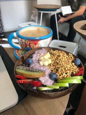 Bulletproof coffee and a detox bowl at Smoothme Superfood Bar in Melbourne