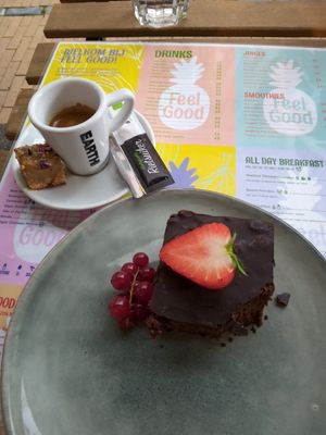 Vegan brownie & espresso at Feel Good in Groningen