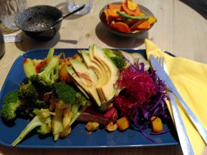 A boutiful avocado on toast (the toast is under there somewhere) at Feel Good in Groningen