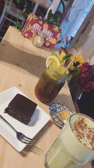 Mean green, Vegan Brownie, matcha latte at Feel Good in Groningen