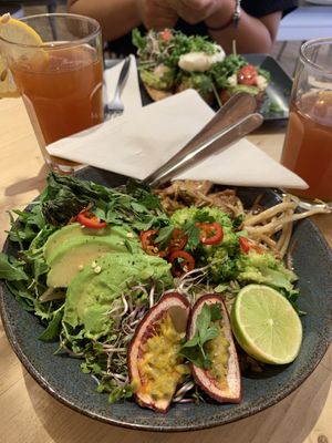 Vegan chicken teriyaki bowl at Feel Good in Groningen