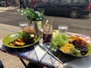 Vegan burger, Mexican bowl and blueberry coconut milk smoothie  at Feel Good in Groningen