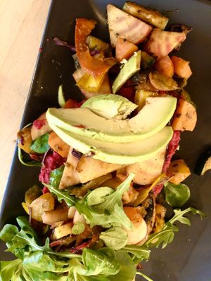 Hummus and grilled veg at Feel Good in Groningen