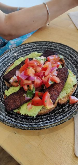 Avocado toast with "Pico de Gallo" & maple tempeh at DANA in Sheffield