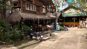 Front of the restaurant at Cafe del Sunshine in Koh Chang
