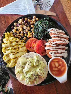 Avacado bagel from the loft menu at Cafe del Sunshine in Koh Chang