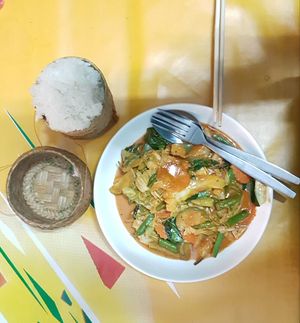 Red curry vegetable with sticky rice at Song Fang Khong in Thakhek