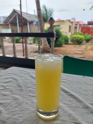 Jus d'ananas (1.000 F) at Noble Veg in Lome