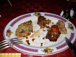 The rest of the tapas we've got for aperitif: a stuffed mushroom and a Korean "omelette" (so attractive , there was no tome to make a picture before tasting it ?) at Frida's in Perpignan