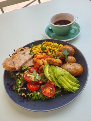 Vegan Englisch breakfast at Glow in Luxembourg City