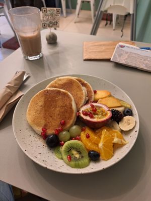 Vegane Pancakes mit Obst (auch glutenfrei) at Glow in Luxembourg City